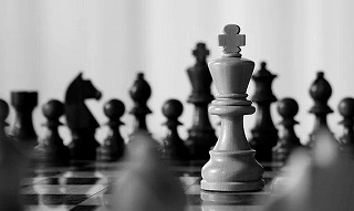 チェスの駒とチェス盤の写真